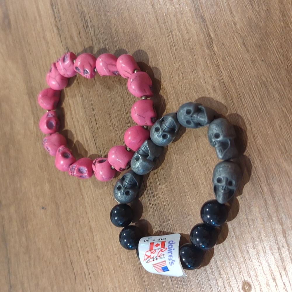 Set Of Two Skull Skeleton Stretchy Bracelets - Picture 3 of 3